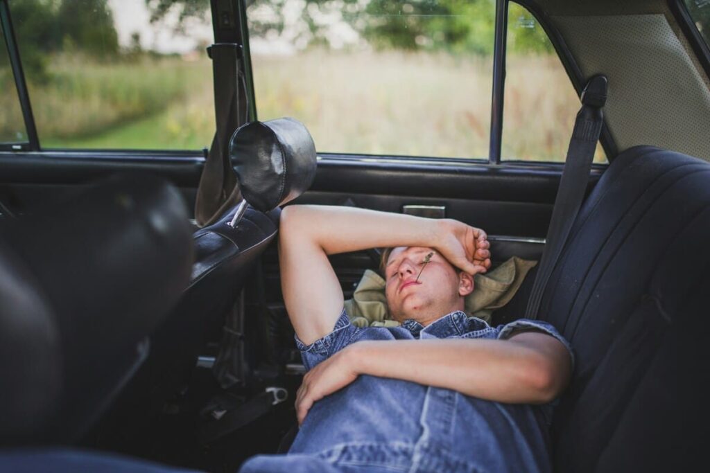 Situaciones en las que está permitido dormir en el coche