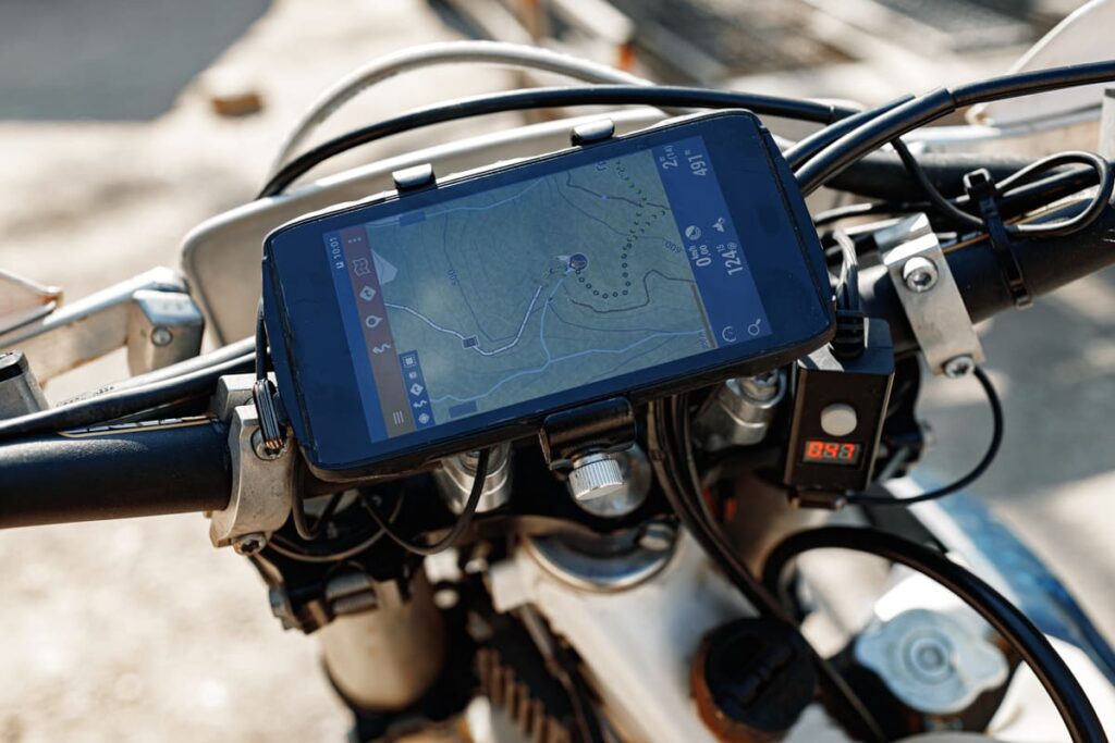 Tipos de soportes para móviles para cualquier moto